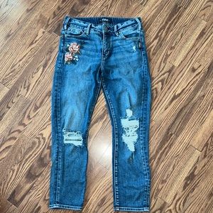 Silver Jeans Mazy Slim CROP size W27/L25.